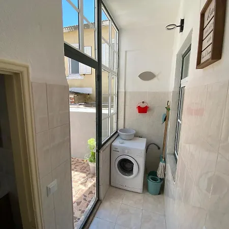 Rosa Surf Shelter * Lisbona